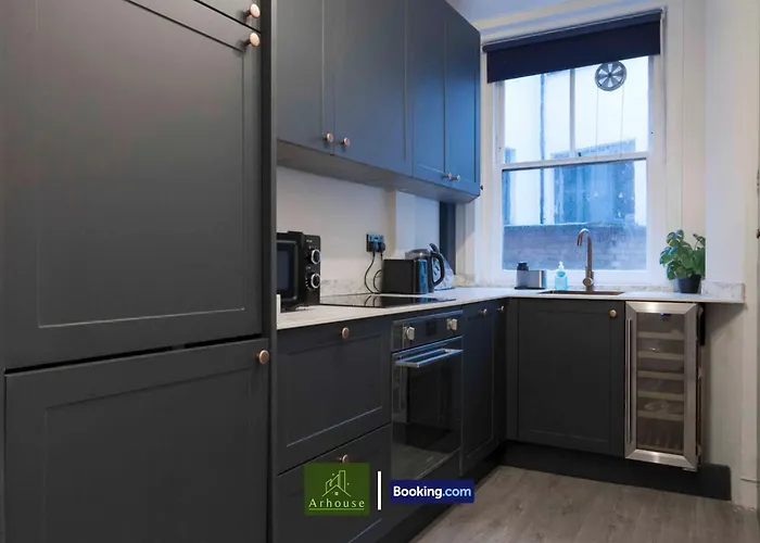 2 Bedroom Apartment By Arhouse Apartments Short Lets & Serviced Accommodation Oxford St With Free Wifi