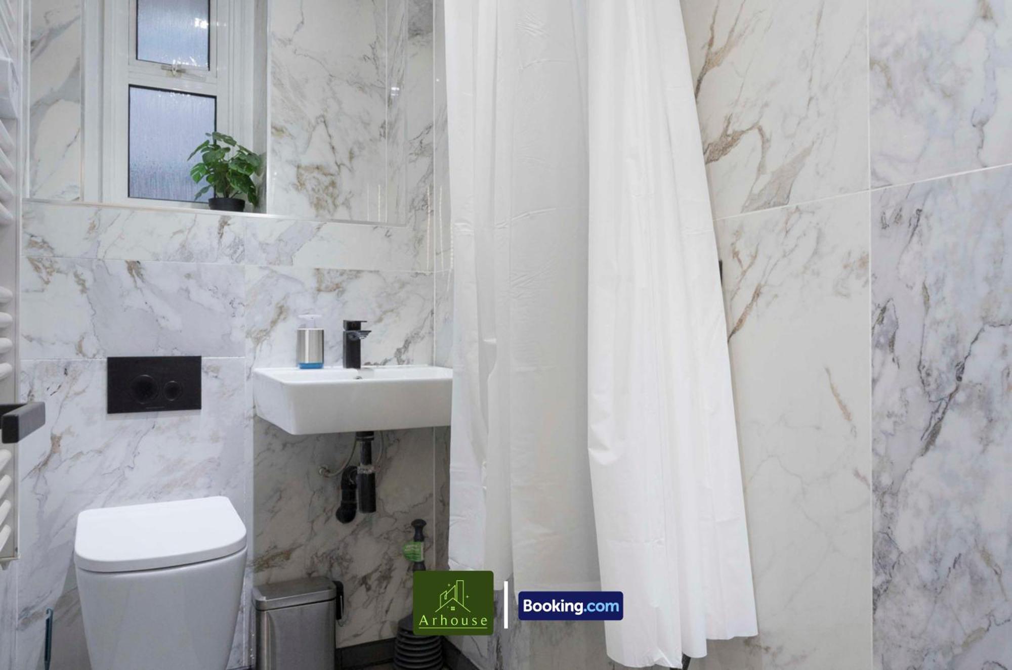 2 Bedroom By Arhouse Short Lets & Serviced Oxford St With Free Wifi Apartment *