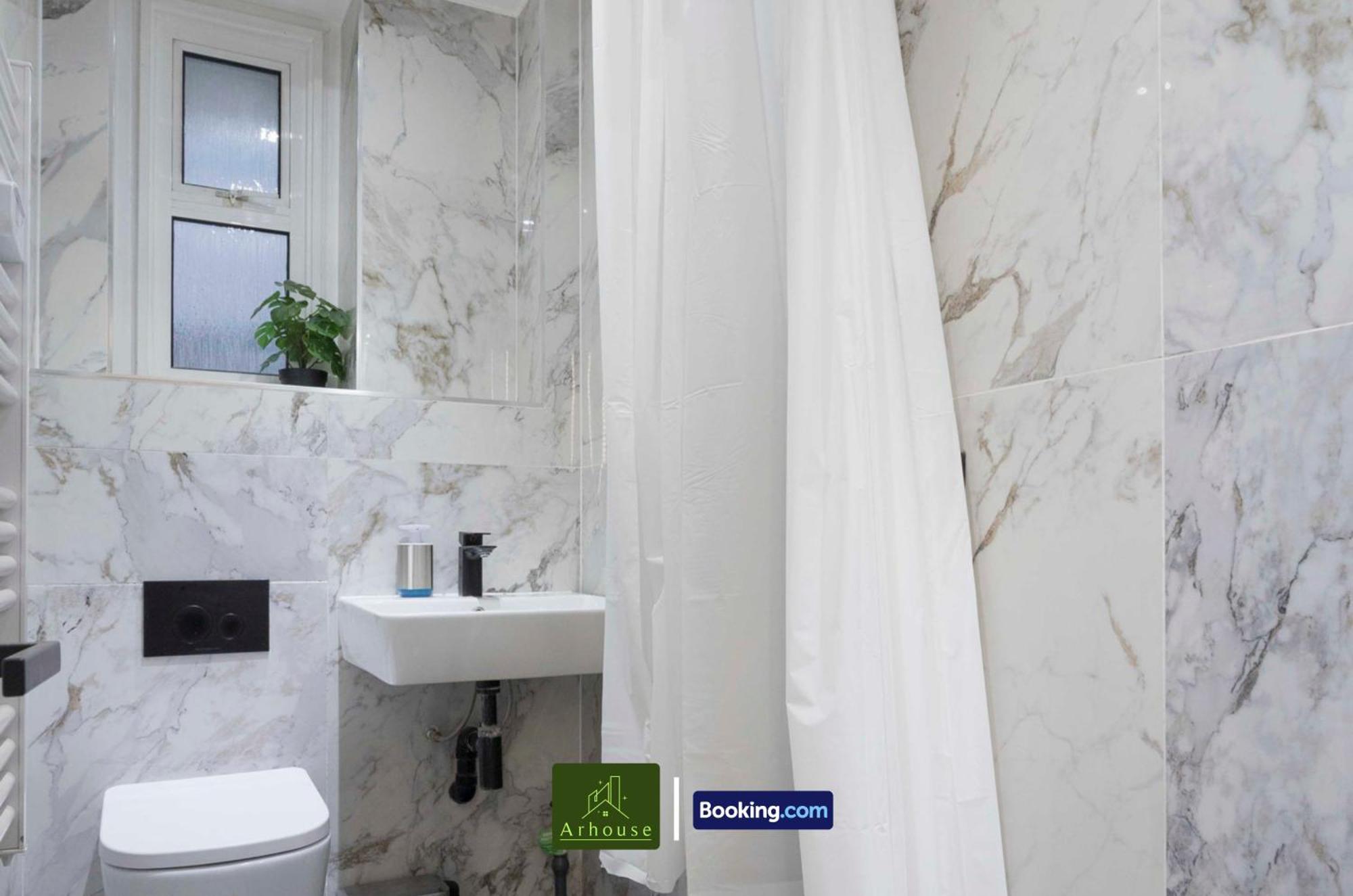 2 Bedroom By Arhouse Short Lets & Serviced Oxford St With Free Wifi Apartment